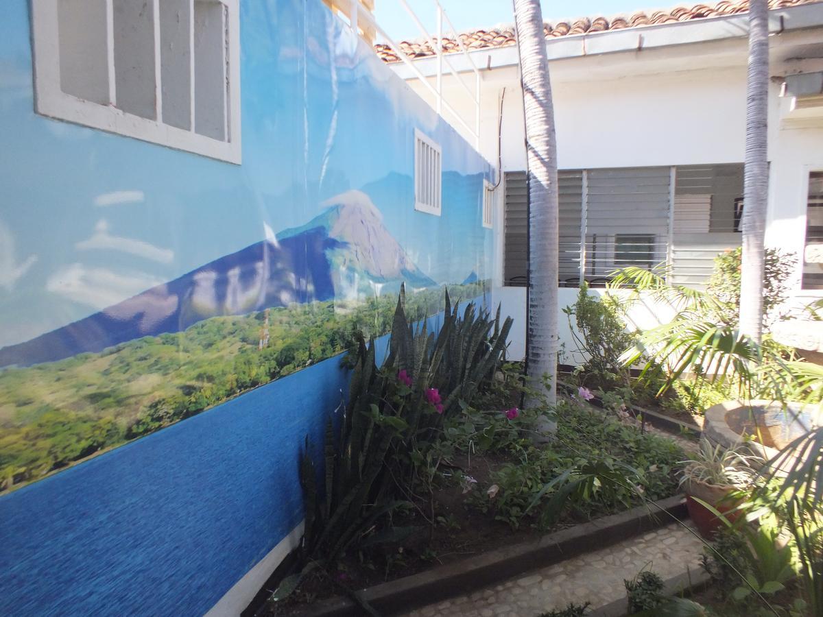 Volcano Hostel León Esterno foto